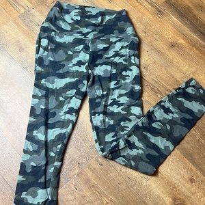 Simply Vera Wang Camo Womens Leggings Size Small